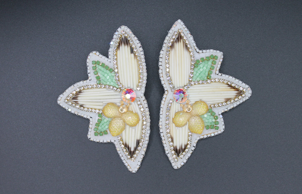 Quilled florals with bee