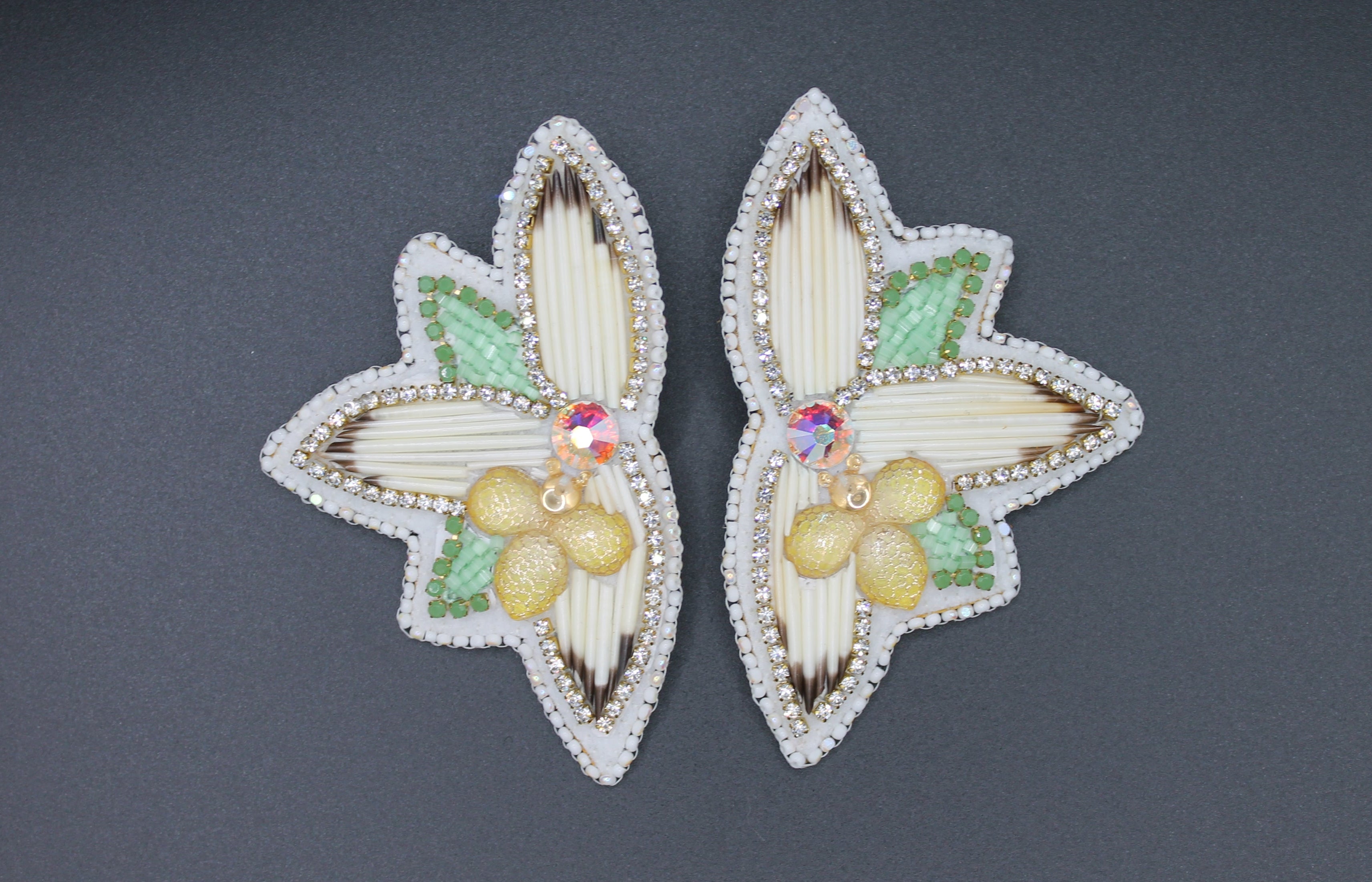 Quilled florals with bee