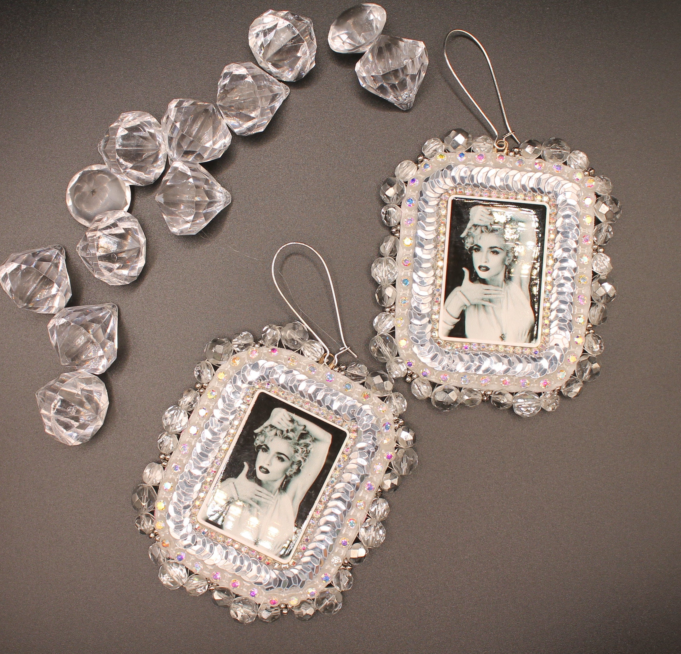 Let's vogue earrings