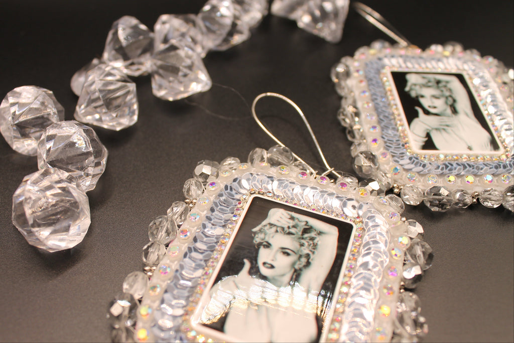Let's vogue earrings