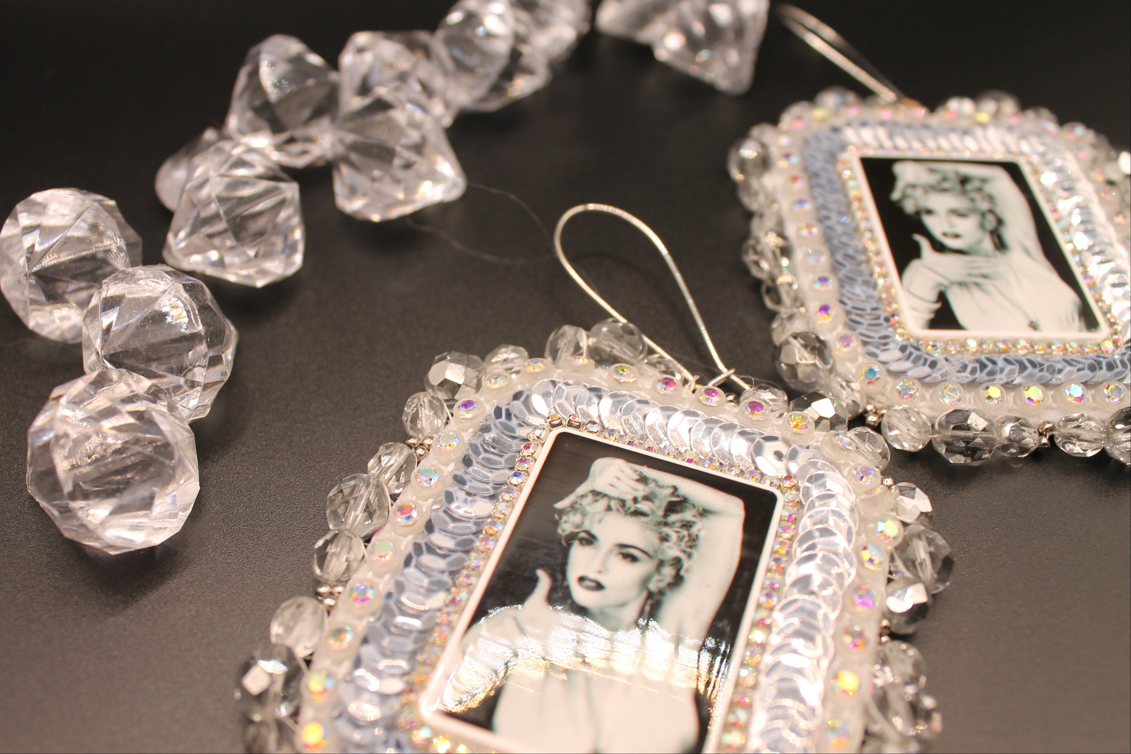 Let's vogue earrings
