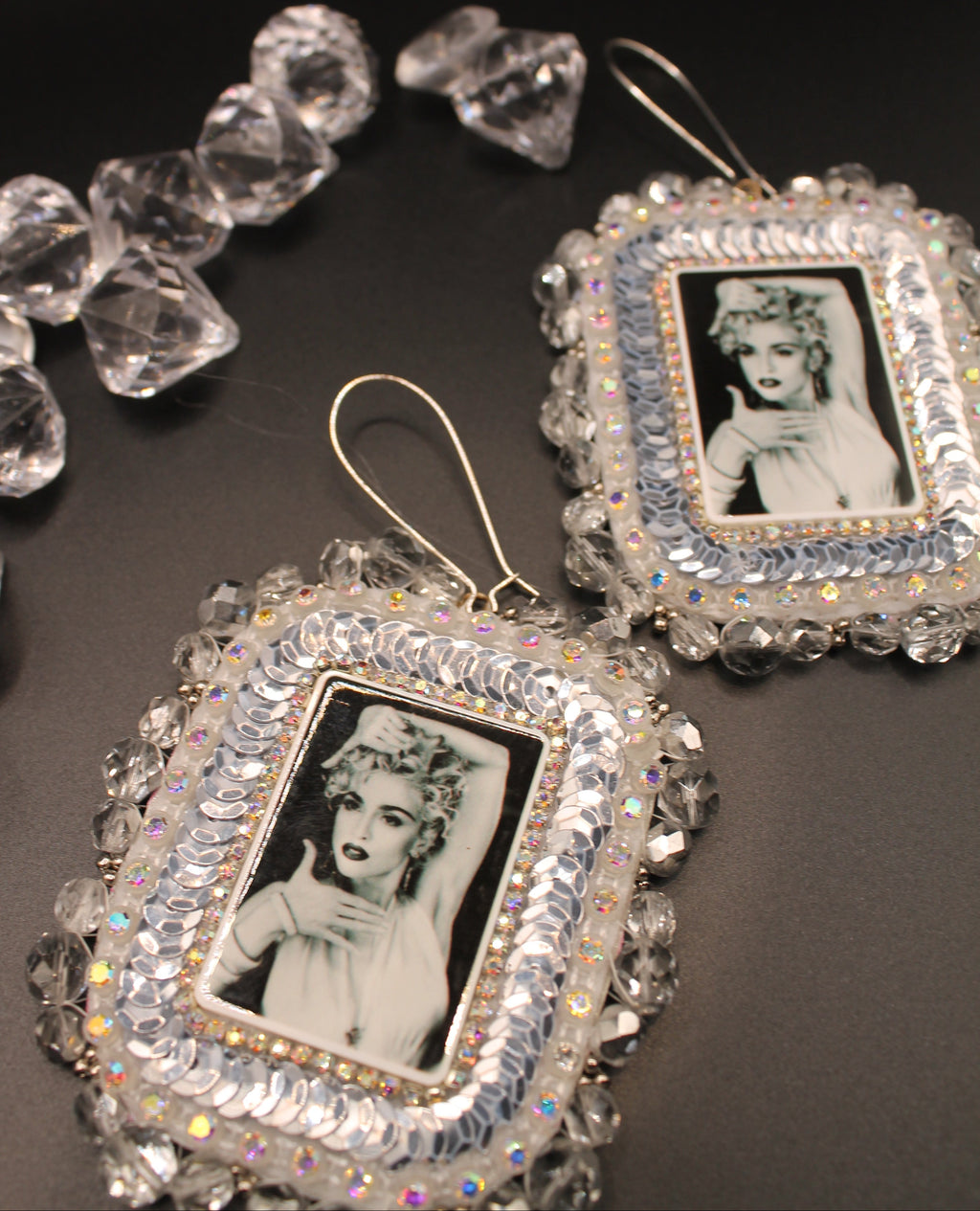 Let's vogue earrings