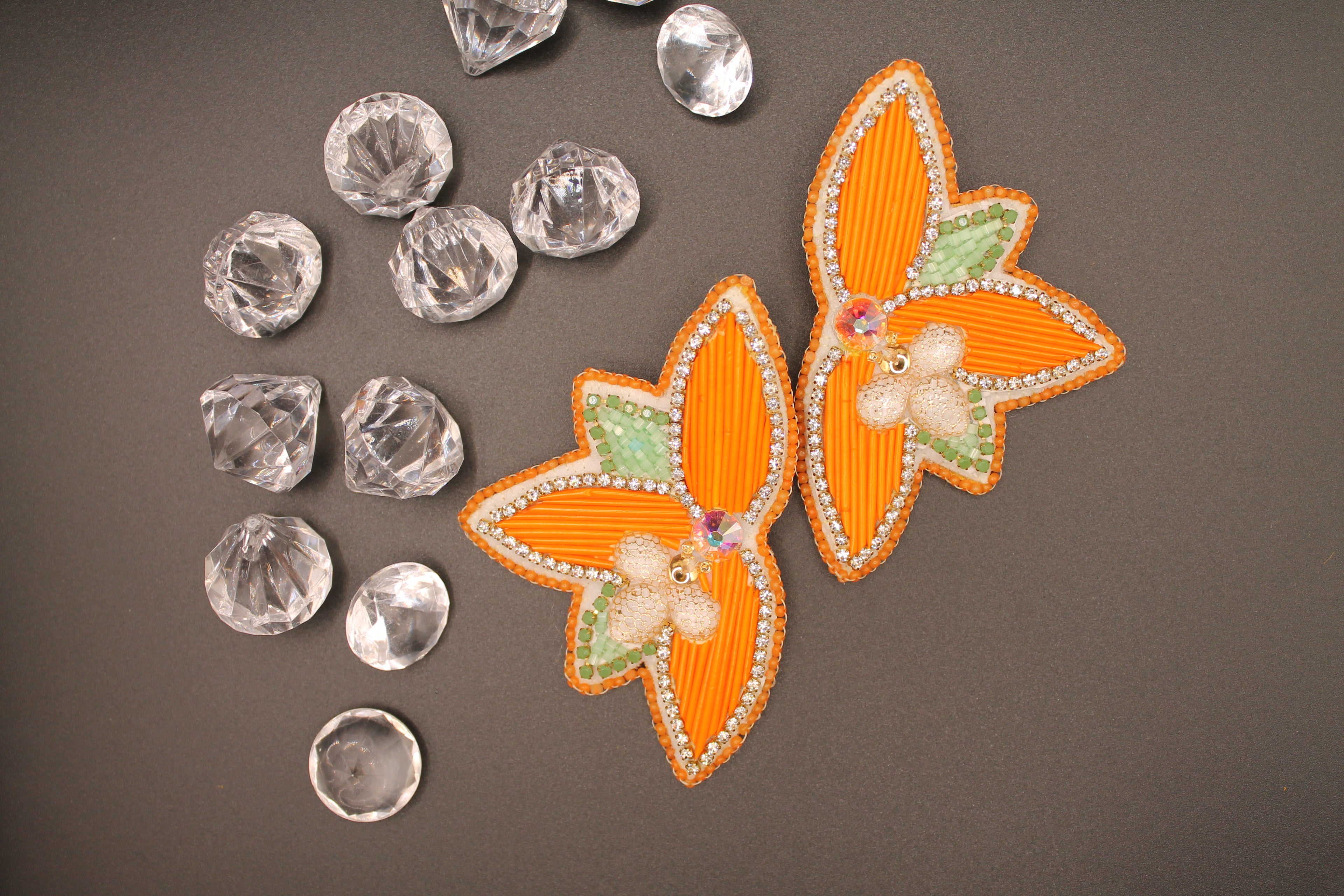 Quilled floral with bee- orange