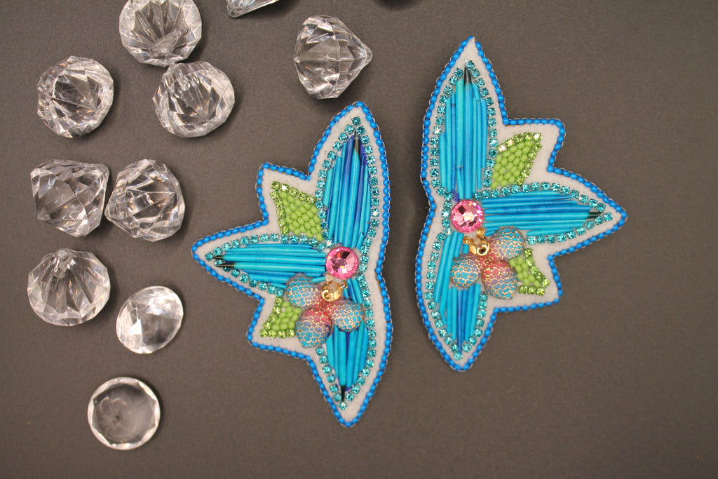 Quilled floral with bee- blue