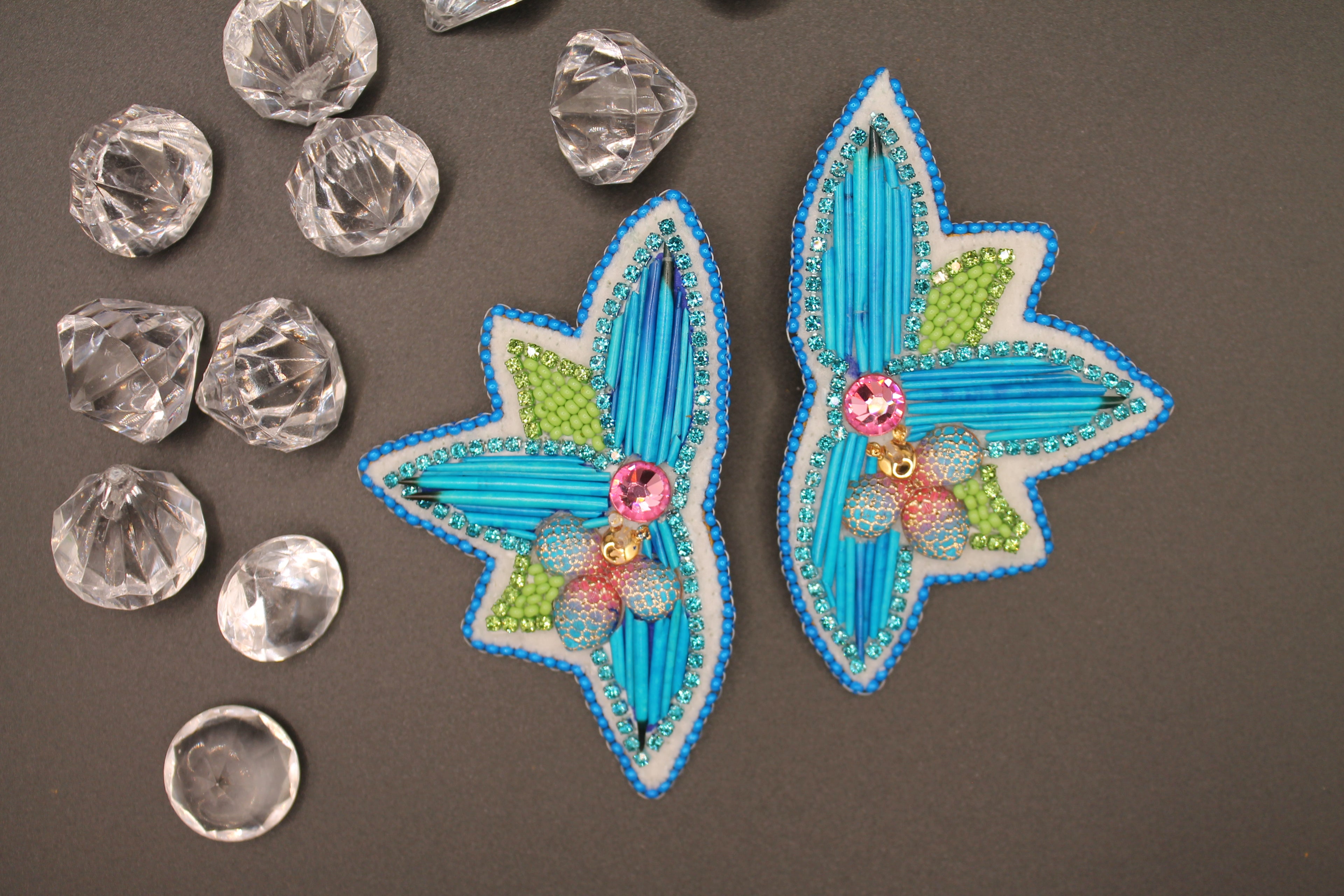 Quilled floral with bee- blue